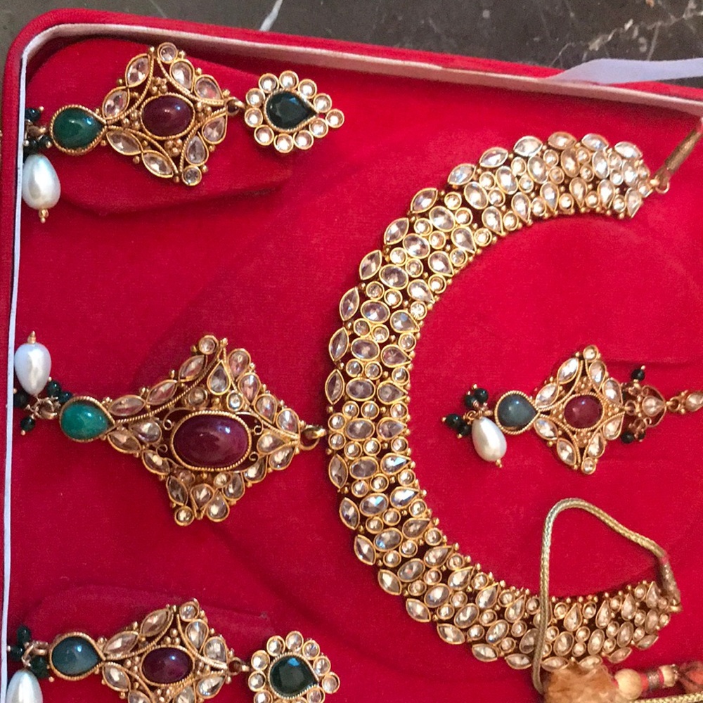 🎇🎇🎇 Host Pick 🎉🎉Kundan ruby necklace set NWOT - Picture 2 of 3